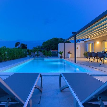 Holiday Home Elegant Vrh  Екстериор снимка