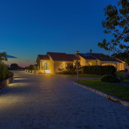 Holiday Home Elegant Vrh  Екстериор снимка