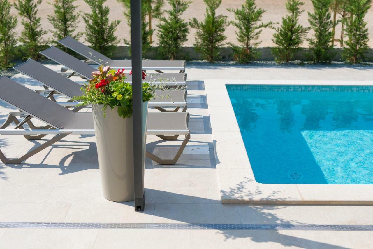 Holiday Home Elegant Vrh  Екстериор снимка