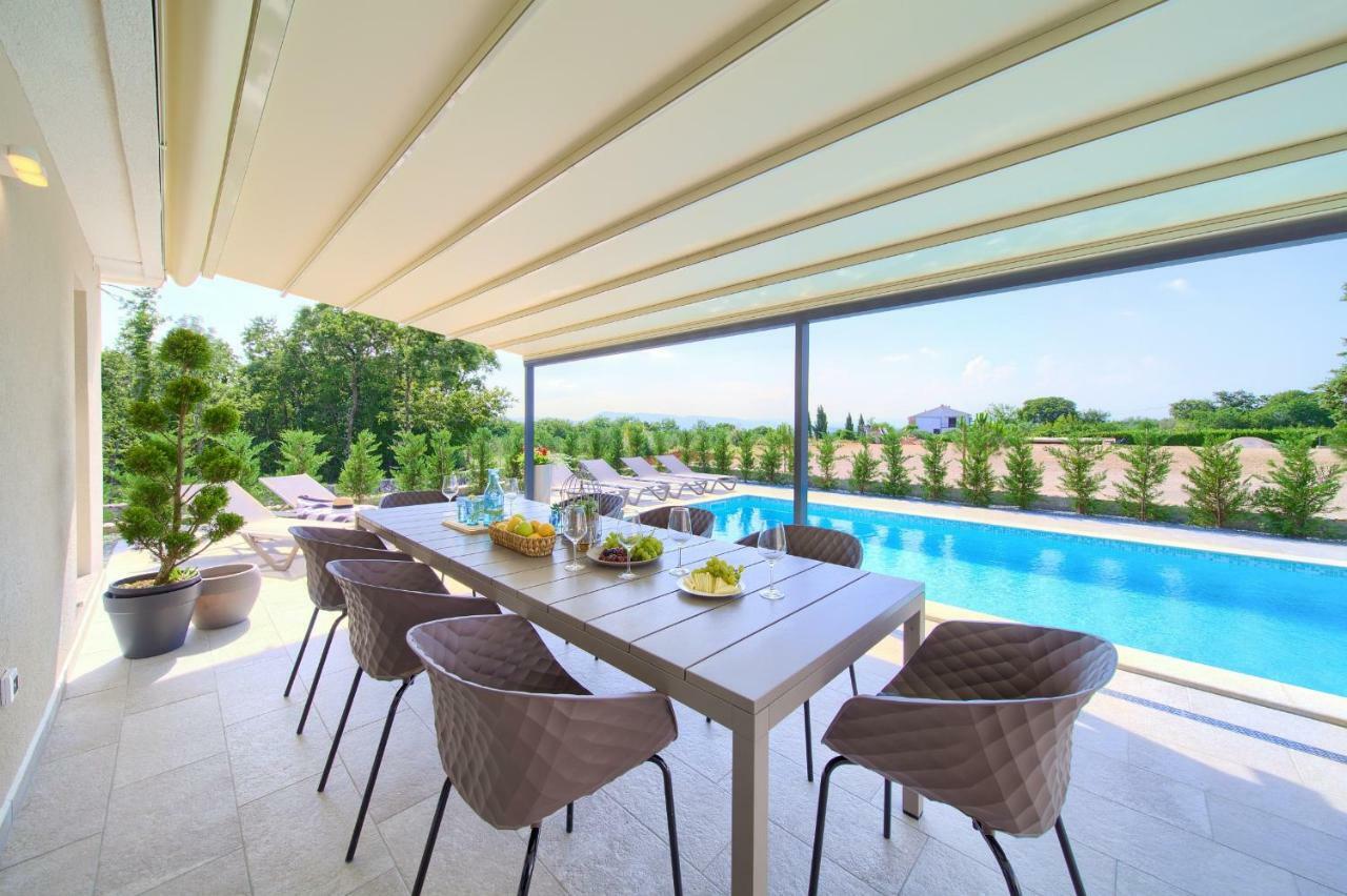Holiday Home Elegant Vrh  Екстериор снимка