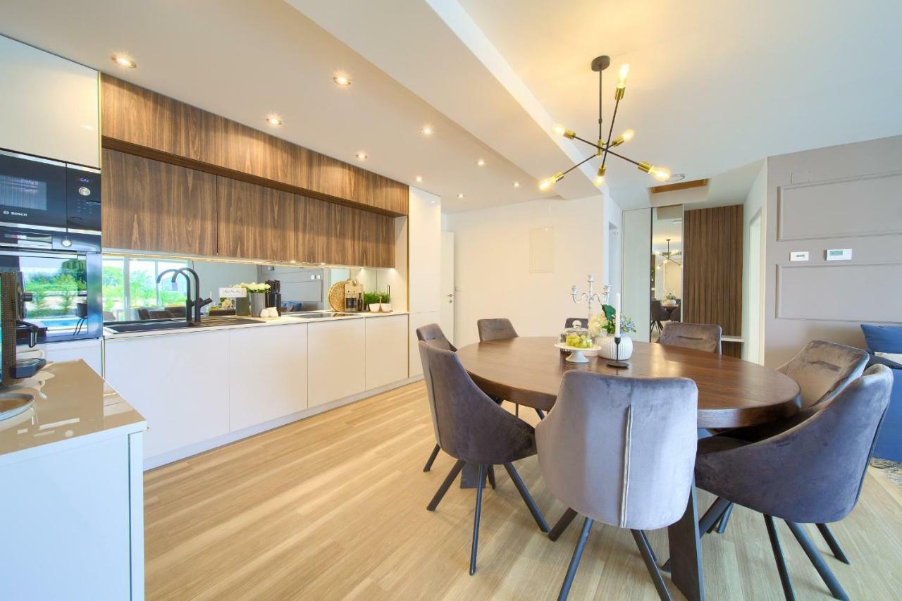 Holiday Home Elegant Vrh  Екстериор снимка