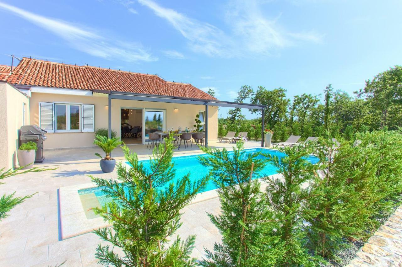 Holiday Home Elegant Vrh  Екстериор снимка