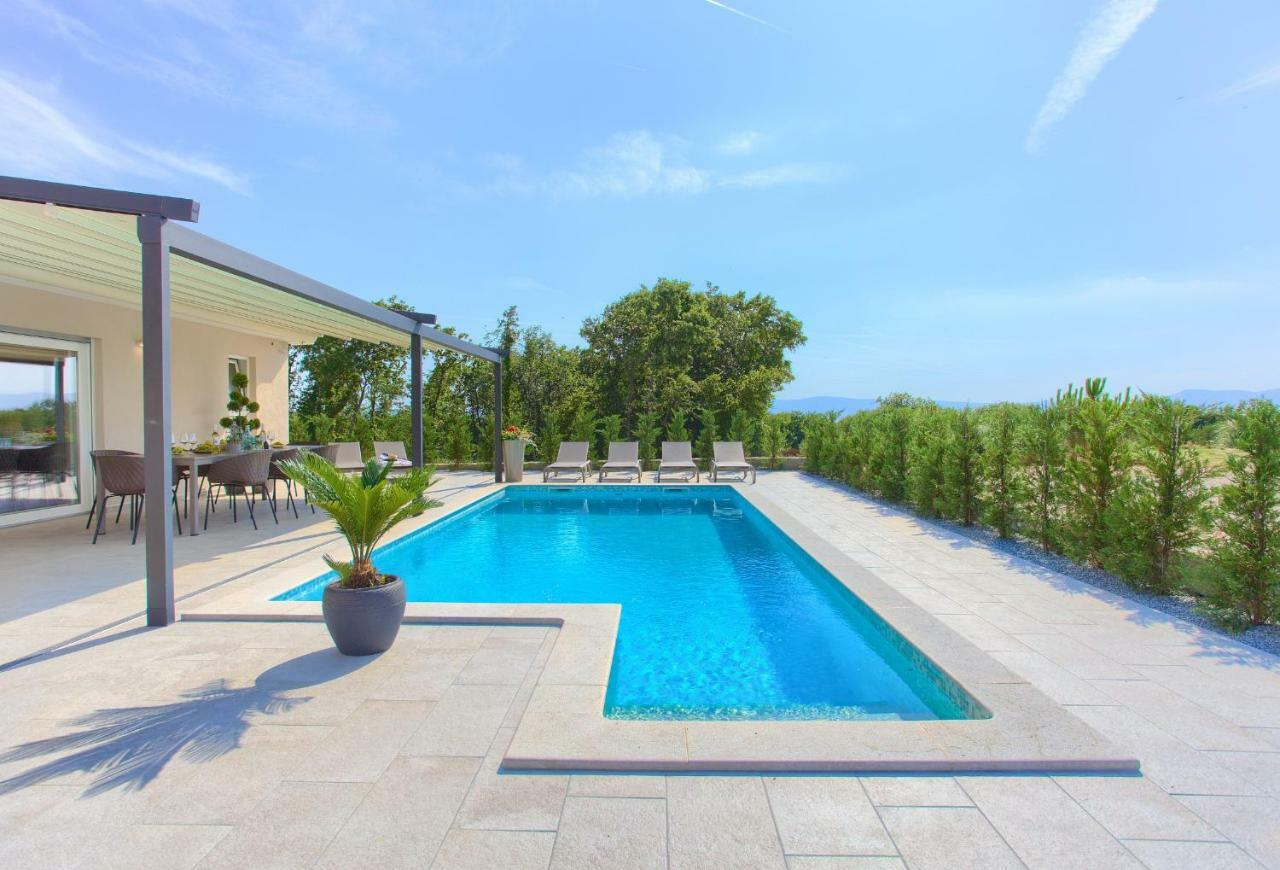 Holiday Home Elegant Vrh  Екстериор снимка