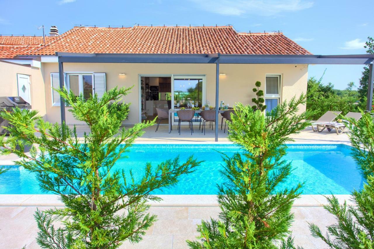 Holiday Home Elegant Vrh  Екстериор снимка