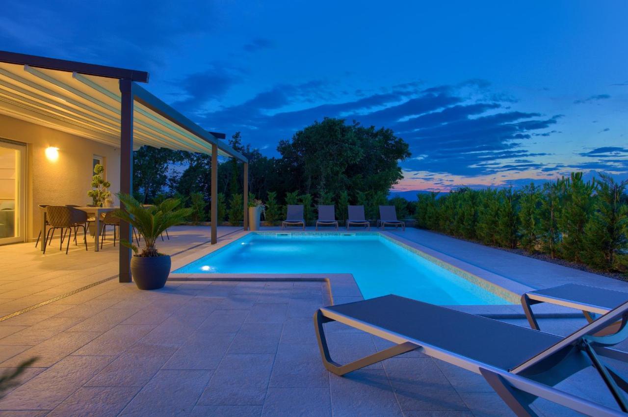 Holiday Home Elegant Vrh  Екстериор снимка
