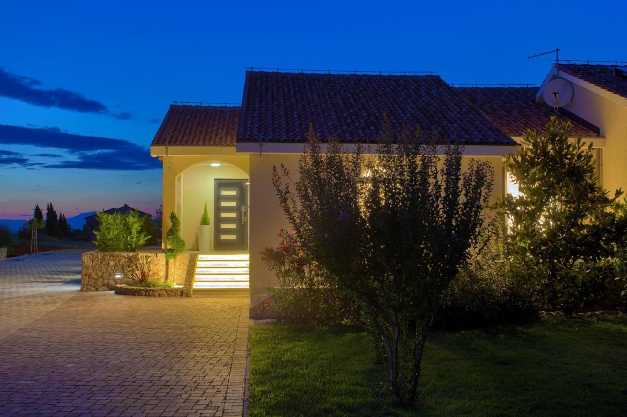 Holiday Home Elegant Vrh  Екстериор снимка