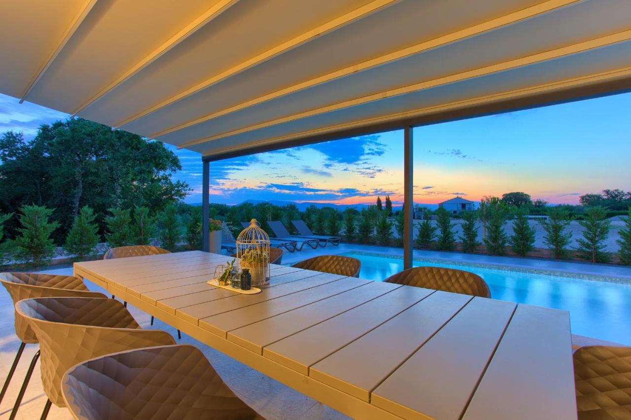 Holiday Home Elegant Vrh  Екстериор снимка
